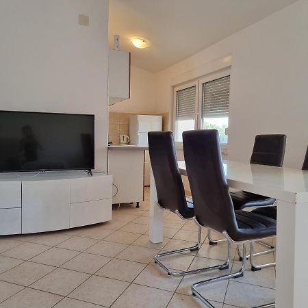 Apartment Bagic Vir Luaran gambar
